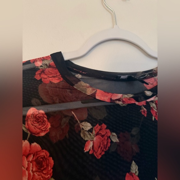 Forever 21 sheer floral top - Picture 3 of 4